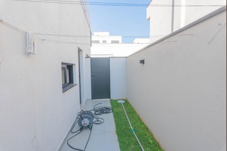 Casa de condomínio à venda com 235m², 3 quartos e 4 vagasQuintal