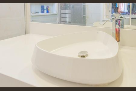 Casa de condomínio à venda com 235m², 3 quartos e 4 vagasBanheiro da Suíte 1