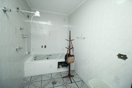 Casa para alugar com 250m², 3 quartos e 6 vagasBanheiro da Suíte
