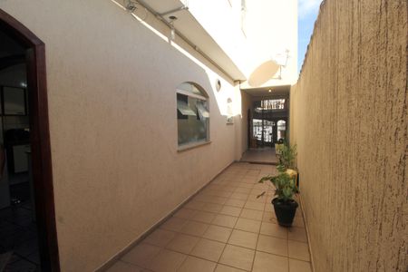 Casa para alugar com 250m², 3 quartos e 6 vagasQuintal