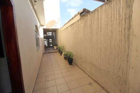 Casa para alugar com 250m², 3 quartos e 6 vagasQuintal