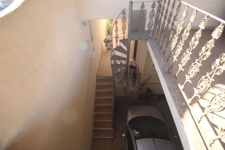 Casa para alugar com 250m², 3 quartos e 6 vagasEscada