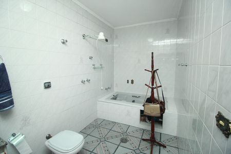 Casa para alugar com 250m², 3 quartos e 6 vagasBanheiro da Suíte