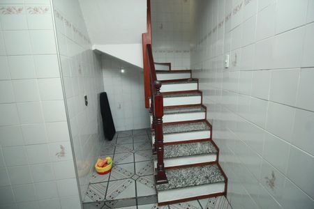 Casa para alugar com 250m², 3 quartos e 6 vagasEscada