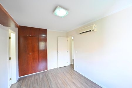 Apartamento para alugar com 140m², 4 quartos e 2 vagas Apartamento para alugar com 140m², 4 quartos e 2 vagasSuíte 2