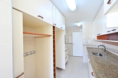 Apartamento para alugar com 140m², 4 quartos e 2 vagas Apartamento para alugar com 140m², 4 quartos e 2 vagasCozinha
