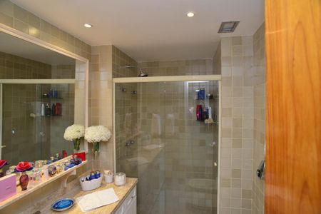 Apartamento para alugar com 300m², 3 quartos e 4 vagasBanheiro Suíte Principal