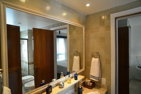 Apartamento para alugar com 300m², 3 quartos e 4 vagasBanheiro Suíte Canadense