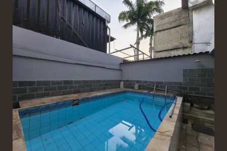 Casa de condomínio à venda com 64m², 4 quartos e 1 vagaPiscina