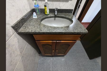 Casa de condomínio à venda com 64m², 4 quartos e 1 vagaBanheiro Social