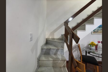 Casa de condomínio à venda com 64m², 4 quartos e 1 vagaEscada Andar Superior