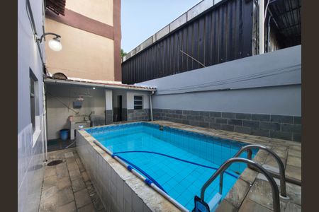 Casa de condomínio à venda com 64m², 4 quartos e 1 vagaPiscina