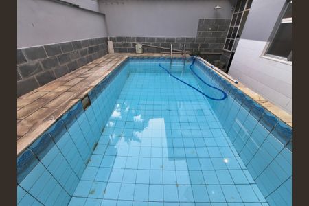 Casa de condomínio à venda com 64m², 4 quartos e 1 vagaPiscina