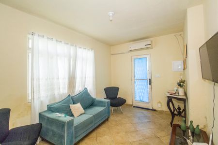 Sala de casa para alugar com 2 quartos, 140m² em Realengo, Rio de Janeiro