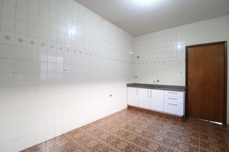 Casa para alugar com 180m², 3 quartos e 2 vagasCozinha
