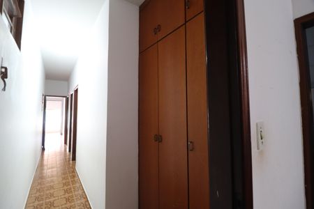 Casa para alugar com 180m², 3 quartos e 2 vagasCorredor - Armário