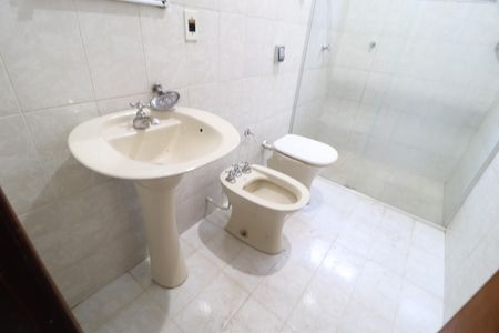 Casa para alugar com 180m², 3 quartos e 2 vagasBanheiro Social