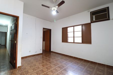 Casa para alugar com 180m², 3 quartos e 2 vagasSala