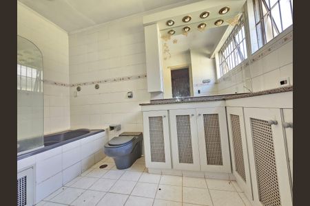 Apartamento à venda com 190m², 5 quartos e 2 vagasBanheiro da Suíte 2