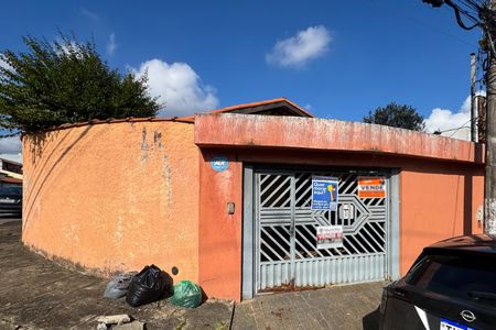 Casa para alugar com 153m², 3 quartos e 3 vagas Casa para alugar com 153m², 3 quartos e 3 vagasFachada