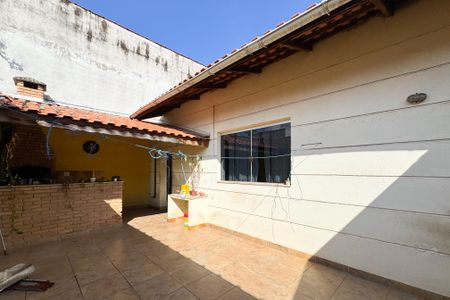 Casa para alugar com 153m², 3 quartos e 3 vagas Casa para alugar com 153m², 3 quartos e 3 vagasQuintal