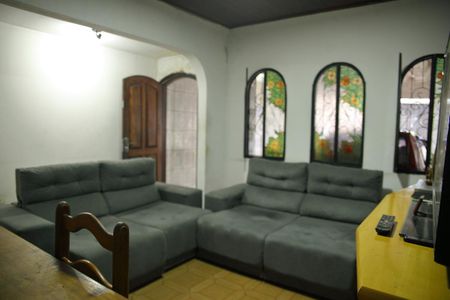 Casa à venda com 125m², 3 quartos e 2 vagasSala