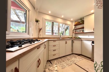 Casa para alugar com 450m², 4 quartos e 1 vagaCozinha 