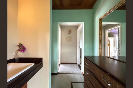 Casa para alugar com 450m², 4 quartos e 1 vagaBanheiro 