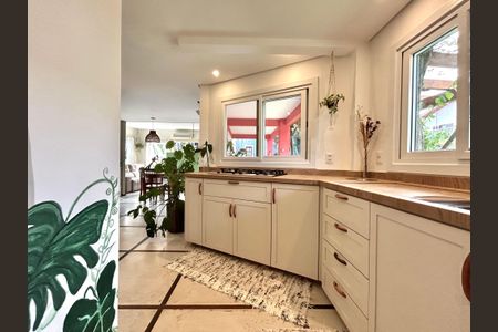 Casa para alugar com 450m², 4 quartos e 1 vagaCozinha 