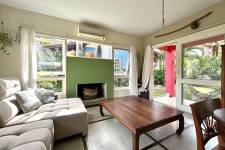 Sala de casa para alugar com 4 quartos, 450m² em Rio Tavares, Florianópolis