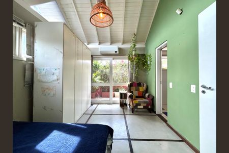 Suíte  de casa para alugar com 4 quartos, 450m² em Rio Tavares, Florianópolis