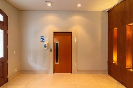 Apartamento para alugar com 252m², 3 quartos e 4 vagas Apartamento para alugar com 252m², 3 quartos e 4 vagasHall de entrada