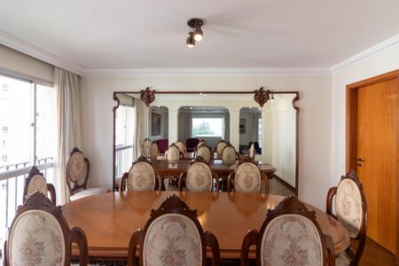 Apartamento para alugar com 252m², 3 quartos e 4 vagas Apartamento para alugar com 252m², 3 quartos e 4 vagasSala de Jantar