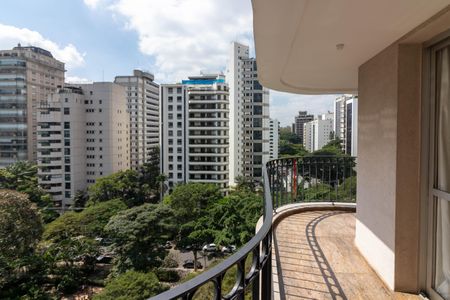 Apartamento para alugar com 252m², 3 quartos e 4 vagas Apartamento para alugar com 252m², 3 quartos e 4 vagasVaranda da Sala de TV
