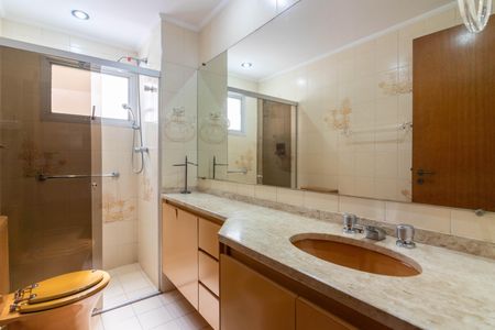 Apartamento para alugar com 252m², 3 quartos e 4 vagas Apartamento para alugar com 252m², 3 quartos e 4 vagasBanheiro da Suíte 3