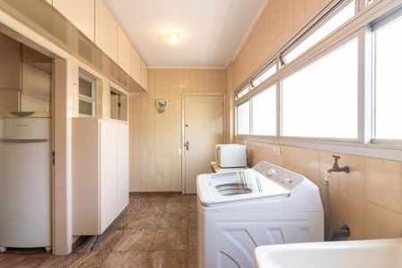 Apartamento para alugar com 252m², 3 quartos e 4 vagas Apartamento para alugar com 252m², 3 quartos e 4 vagasÁrea de Serviço