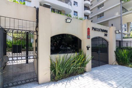 Apartamento para alugar com 252m², 3 quartos e 4 vagas Apartamento para alugar com 252m², 3 quartos e 4 vagasFachada