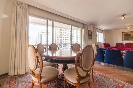 Sala de apartamento para alugar com 3 quartos, 252m² em Moema, São Paulo