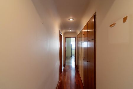 Apartamento para alugar com 252m², 3 quartos e 4 vagas Apartamento para alugar com 252m², 3 quartos e 4 vagasCorredor