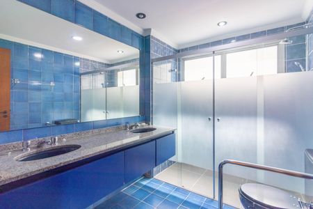 Apartamento para alugar com 252m², 3 quartos e 4 vagas Apartamento para alugar com 252m², 3 quartos e 4 vagasBanheiro da Suíte 2