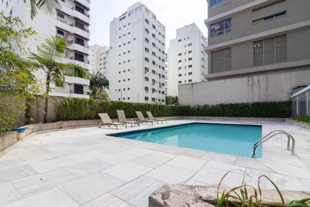 Apartamento para alugar com 252m², 3 quartos e 4 vagas Apartamento para alugar com 252m², 3 quartos e 4 vagasÁrea comum - Piscina