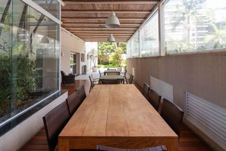 Apartamento para alugar com 252m², 3 quartos e 4 vagas Apartamento para alugar com 252m², 3 quartos e 4 vagasÁrea comum - Churrasqueira