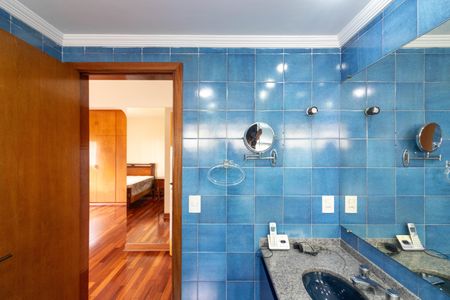 Apartamento para alugar com 252m², 3 quartos e 4 vagas Apartamento para alugar com 252m², 3 quartos e 4 vagasBanheiro da Suíte 2