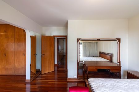 Apartamento para alugar com 252m², 3 quartos e 4 vagas Apartamento para alugar com 252m², 3 quartos e 4 vagasSuíte 2