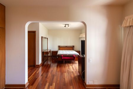 Apartamento para alugar com 252m², 3 quartos e 4 vagas Apartamento para alugar com 252m², 3 quartos e 4 vagasCloset da suíte 2