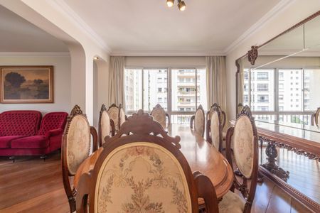 Apartamento para alugar com 252m², 3 quartos e 4 vagas Apartamento para alugar com 252m², 3 quartos e 4 vagasSala de Jantar