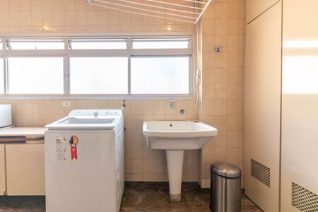 Apartamento para alugar com 252m², 3 quartos e 4 vagas Apartamento para alugar com 252m², 3 quartos e 4 vagasÁrea de Serviço