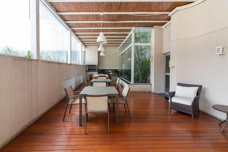 Apartamento para alugar com 252m², 3 quartos e 4 vagas Apartamento para alugar com 252m², 3 quartos e 4 vagasÁrea comum - Churrasqueira