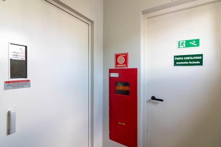 Apartamento para alugar com 252m², 3 quartos e 4 vagas Apartamento para alugar com 252m², 3 quartos e 4 vagasEntrada de Serviço - Elevador Privativo