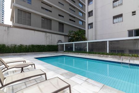 Apartamento para alugar com 252m², 3 quartos e 4 vagas Apartamento para alugar com 252m², 3 quartos e 4 vagasÁrea comum - Piscina